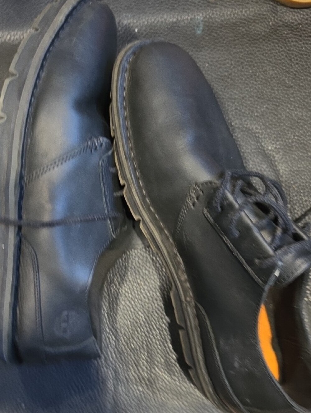 Timberland Men’s Black Leather Chukka Boots with Orange Insole - Picture 2 of 2